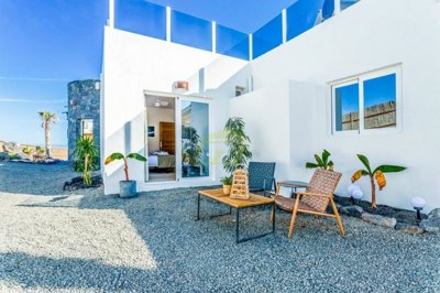 Amazing frontline 5 bedroom property with endless opportunities