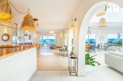 Amazing frontline 5 bedroom property with endless opportunities