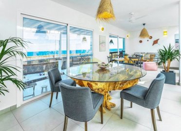 Amazing frontline 5 bedroom property with endless opportunities