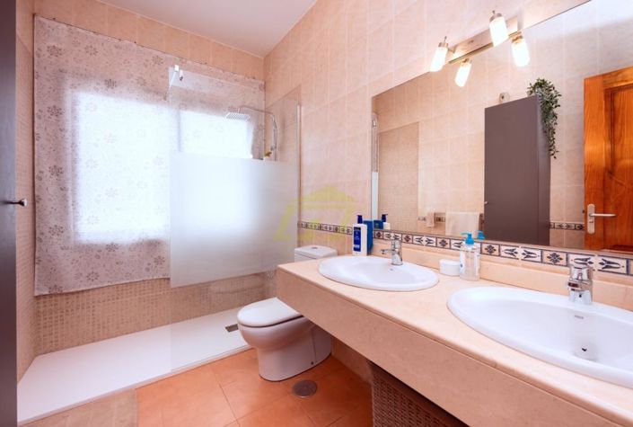 Image No.11-3 Bed Villa for sale