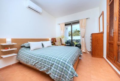 Beautiful fully detached villa with private pool and garage in Playa Blanca