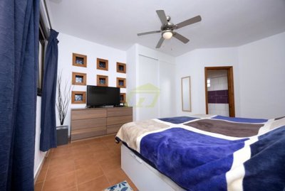 Beautiful fully detached villa with private pool and garage in Playa Blanca