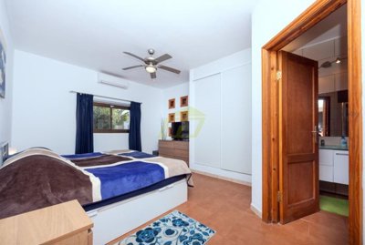 Beautiful fully detached villa with private pool and garage in Playa Blanca