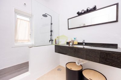 Charming Canarian 5 bedroom & 4 bathroom single-storey villa with private pool in Costa Teguise