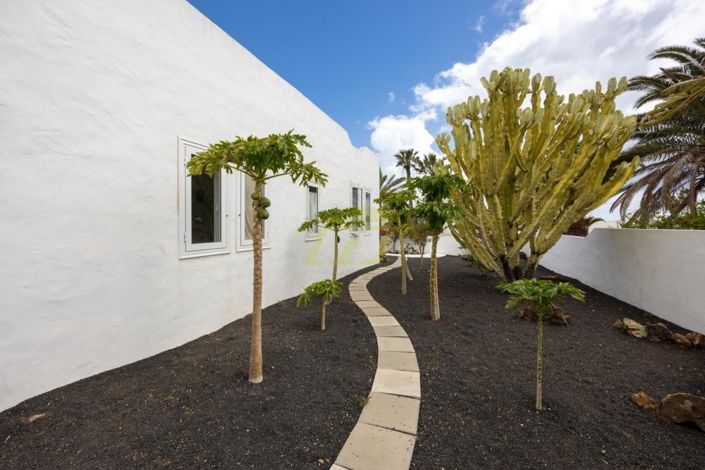 Image No.27-5 Bed Bungalow for sale