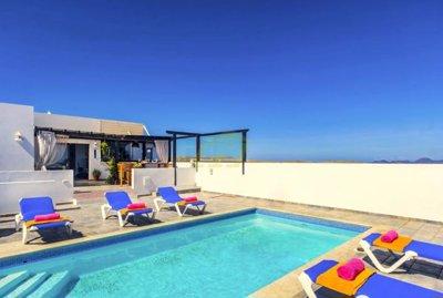 Spacious home with private pool and separate apartment in Montaña Roja, Playa Blanca