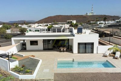 Contemporary 3 bedroom villa in Yaiza