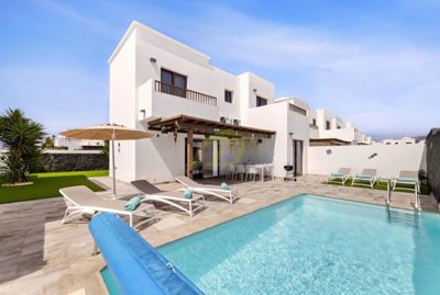 Contemporary 3 bedroom detached villa near Marina Rubicón, Playa Blanca