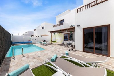 Contemporary 3 bedroom detached villa near Marina Rubicón, Playa Blanca