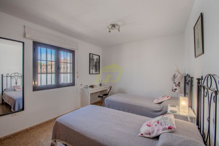 Image No.8-5 Bed Villa for sale