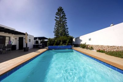 3 bedroom villa with heated pool in prime location of Playa Blanca