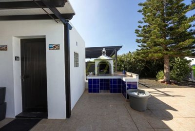3 bedroom villa with heated pool in prime location of Playa Blanca