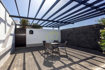 3 bedroom villa with heated pool in prime location of Playa Blanca