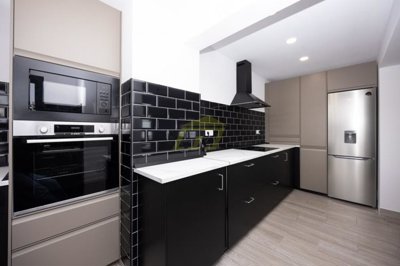 Immaculate fully renovated bungalow in excellent location