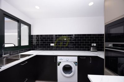 Immaculate fully renovated bungalow in excellent location