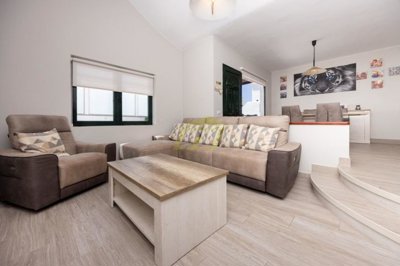 Immaculate fully renovated bungalow in excellent location