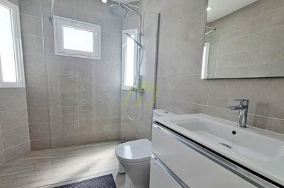 Immaculate fully renovated bungalow in excellent location