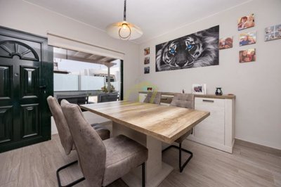 Immaculate fully renovated bungalow in excellent location