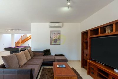 Luxury semidetached villa with sea views in Playa Blanca