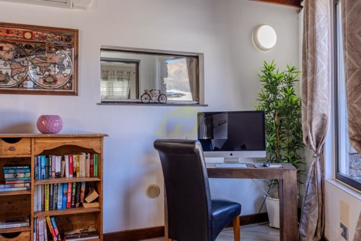 Image No.13-12 Bed Villa for sale