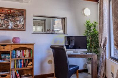 An elevated estate built for space, privacy & inspiring sea views