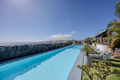 An elevated estate built for space, privacy & inspiring sea views