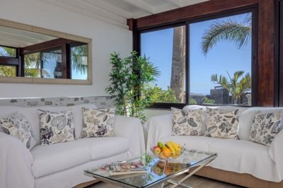 An elevated estate built for space, privacy & inspiring sea views