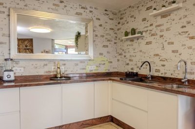 An elevated estate built for space, privacy & inspiring sea views