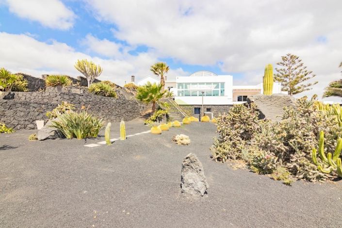 Image No.2-1 Bed Villa for sale