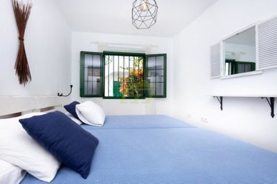 5 minutes from the Avenida Promenade