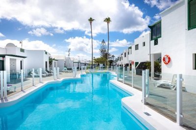 5 minutes from the Avenida Promenade