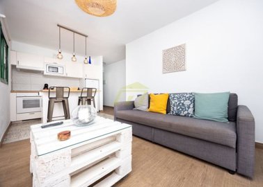 5 minutes from the Avenida Promenade