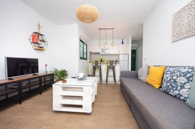 5 minutes from the Avenida Promenade