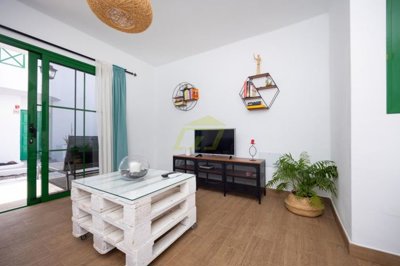 5 minutes from the Avenida Promenade