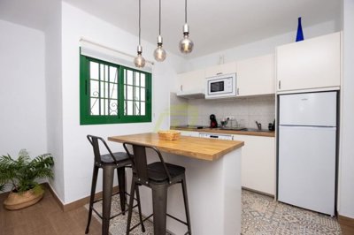 5 minutes from the Avenida Promenade