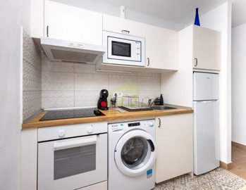 5 minutes from the Avenida Promenade