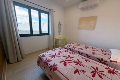 Beautifully presented villa with stunning mountain views in Playa Blanca