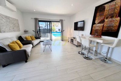 Beautifully presented villa with stunning mountain views in Playa Blanca