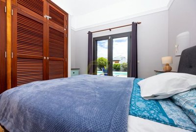 Immaculate fully detached 2 bedroom villa with heated pool in Playa Blanca