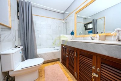 Immaculate fully detached 2 bedroom villa with heated pool in Playa Blanca