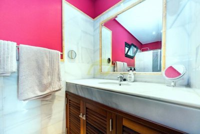 Immaculate fully detached 2 bedroom villa with heated pool in Playa Blanca