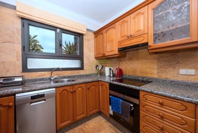 Immaculate fully detached 2 bedroom villa with heated pool in Playa Blanca