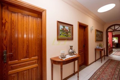 Luxury 5 bed villa with external apartment and private pool in El Cable