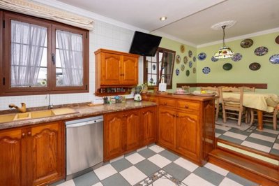 Luxury 5 bed villa with external apartment and private pool in El Cable