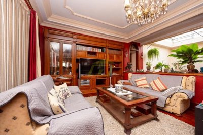 Luxury 5 bed villa with external apartment and private pool in El Cable