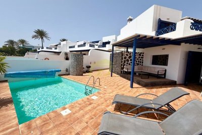 Fantastic 4 bedroom villa with sea views in Playa Blanca