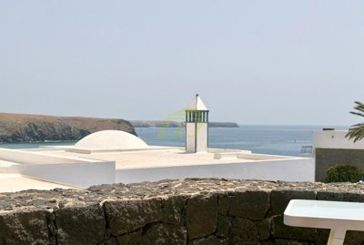 Fantastic 4 bedroom villa with sea views in Playa Blanca