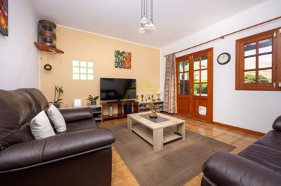 4 bedroom rural property with annex, garage, and 7,987 m² of land in a peaceful setting