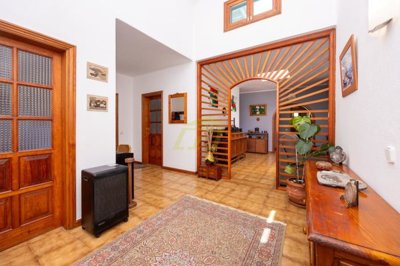 4 bedroom rural property with annex, garage, and 7,987 m² of land in a peaceful setting