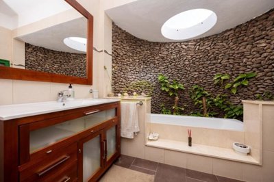 4 bedroom rural property with annex, garage, and 7,987 m² of land in a peaceful setting